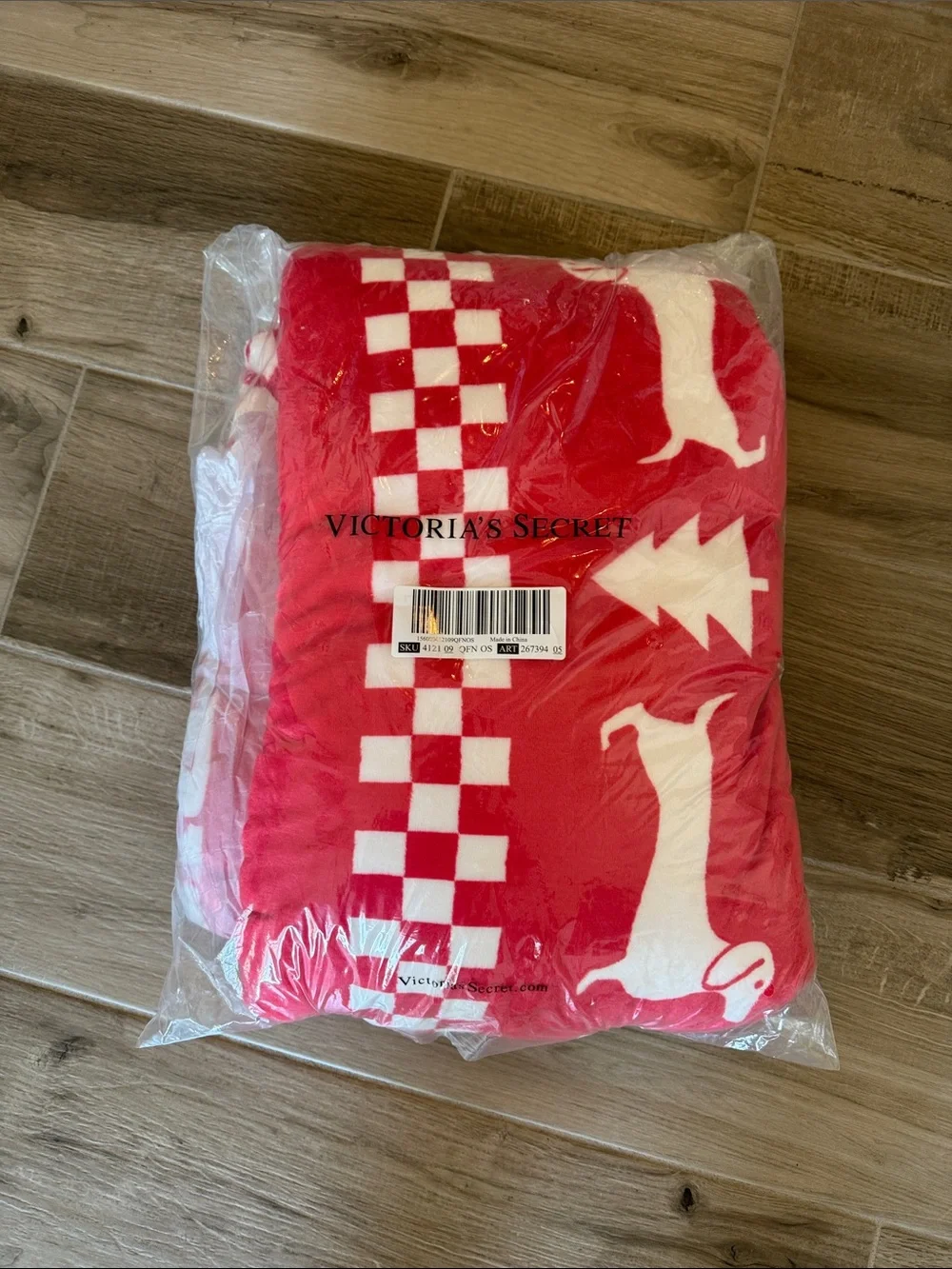 New Victoria's Secret Red & White Doxie Holiday Plush Blanket